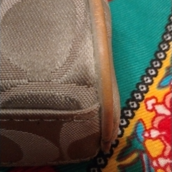 Limited edition coach makeup bag - Picture 2 of 8